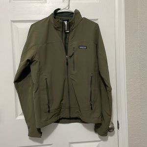 Patagonia leightweight shell jacket. Men’s size XS